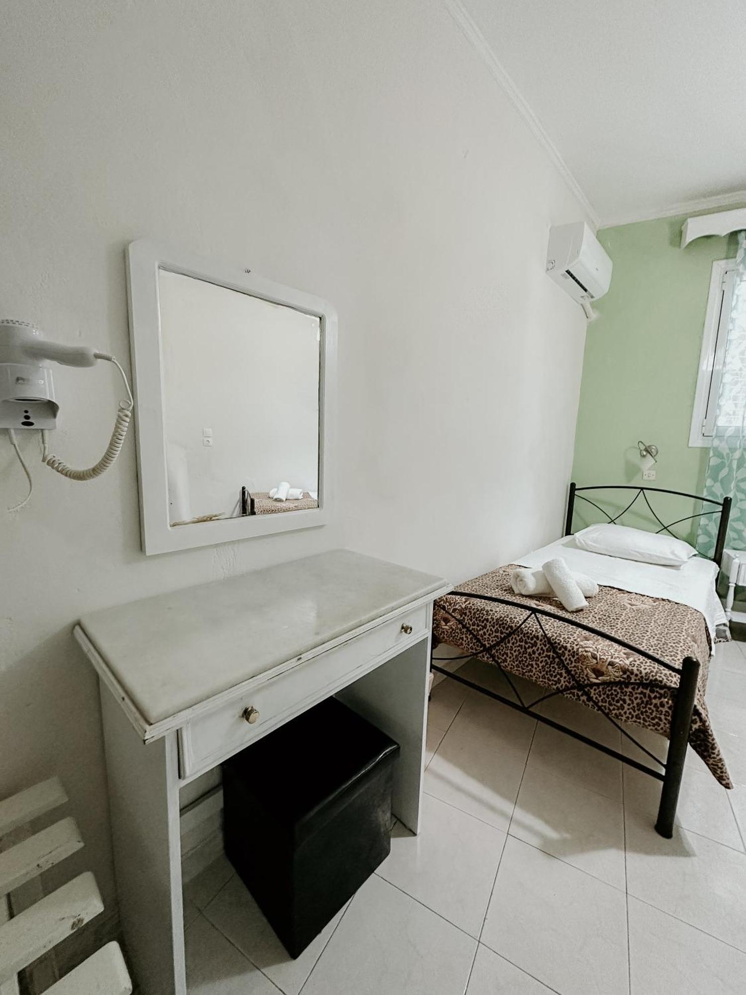 Hotel Thirasia Fira  Quarto foto